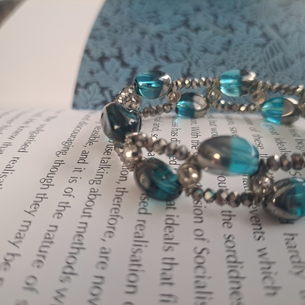 Blue and silver tone bracelet with hrinstones - Picture 3 of 5